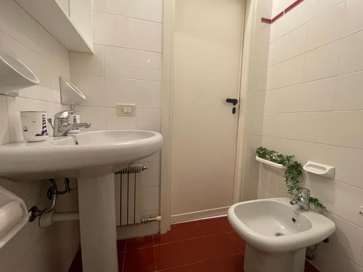 Relax In Piscina - Free Parking E Ampio Giardino Lägenhet Loano Exteriör bild